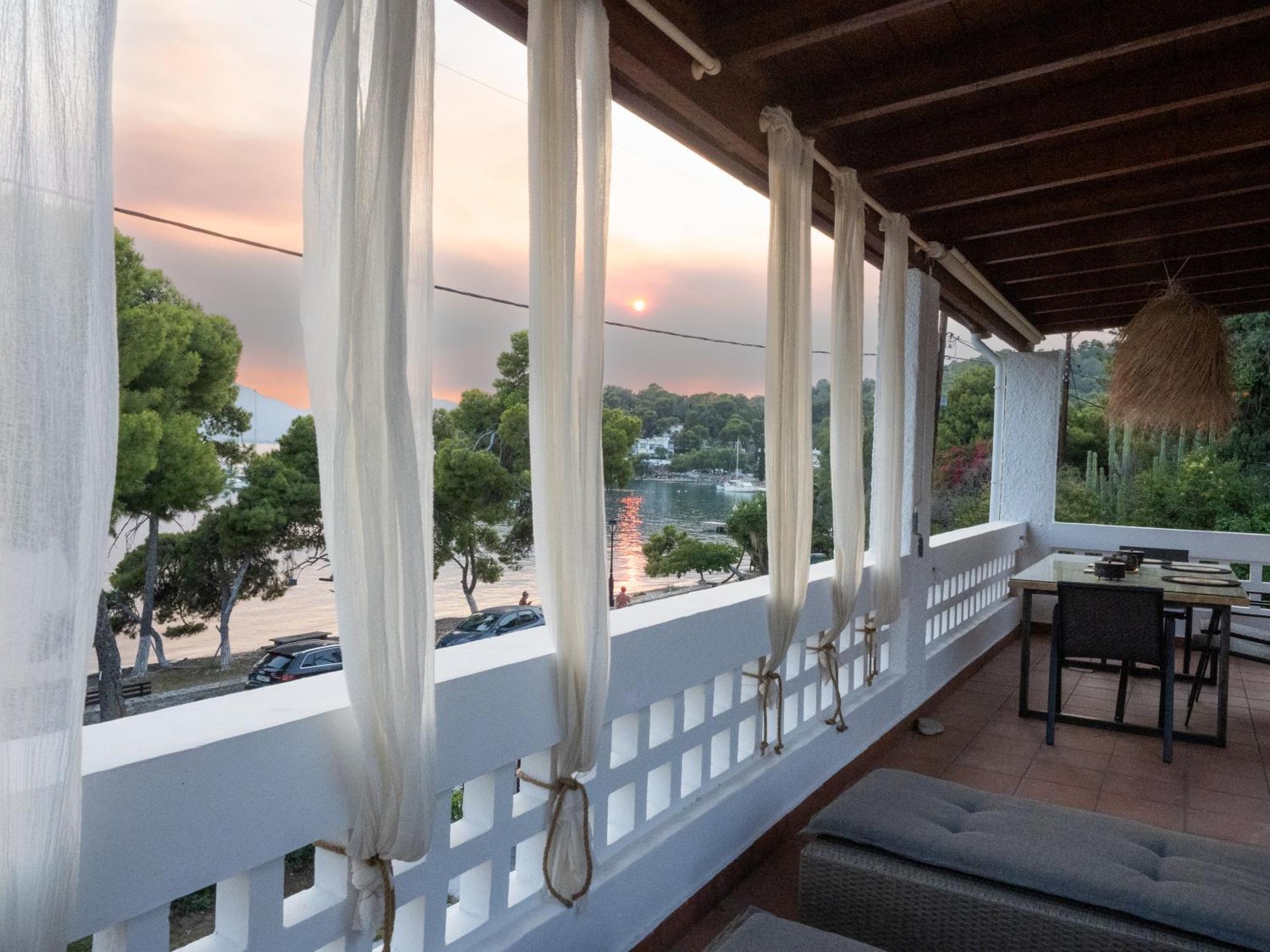 Seaview Apartment - Poros Relaxing Beachfront Flat Poros Town Dış mekan fotoğraf