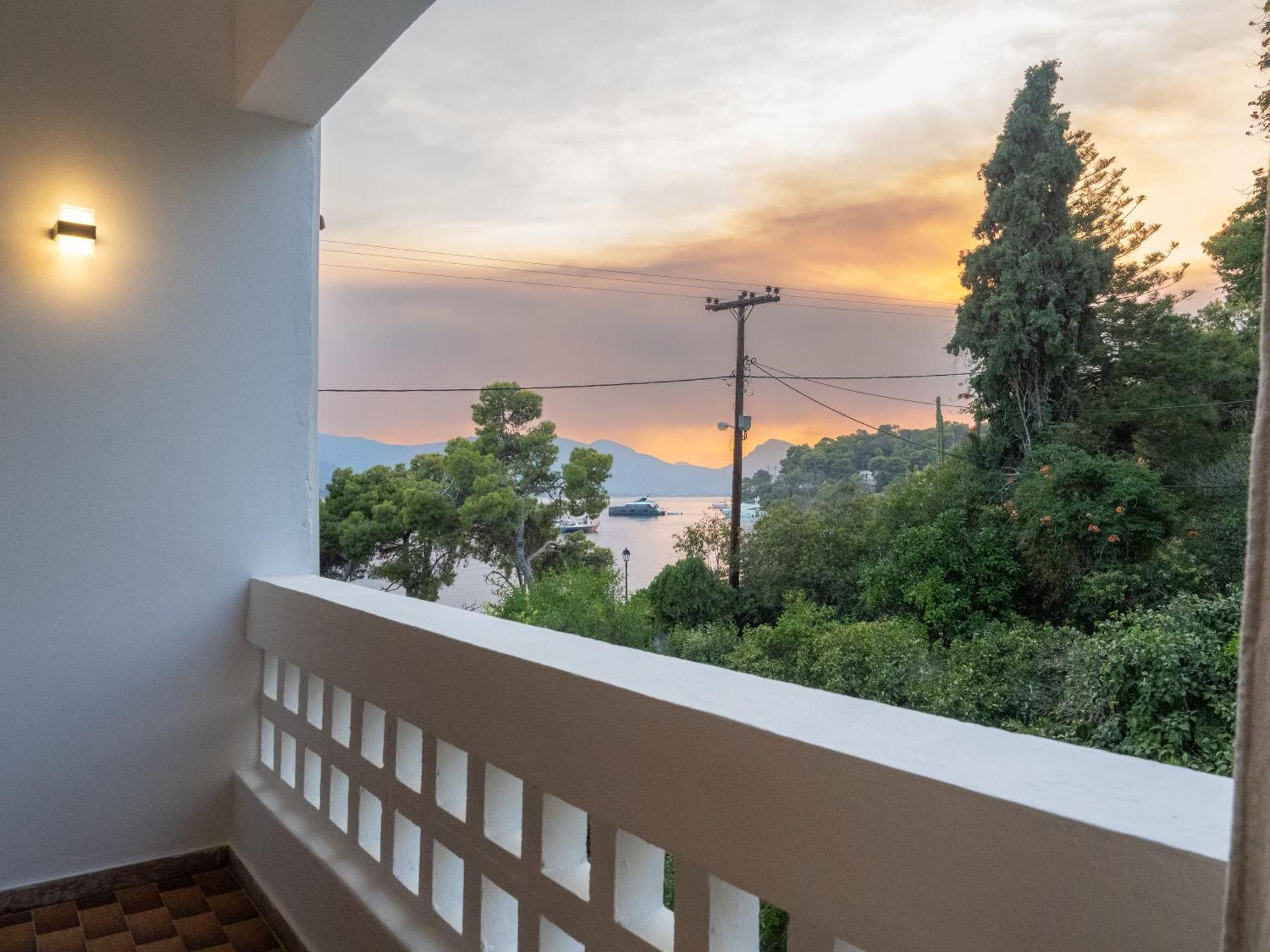 Seaview Apartment - Poros Relaxing Beachfront Flat Poros Town Dış mekan fotoğraf