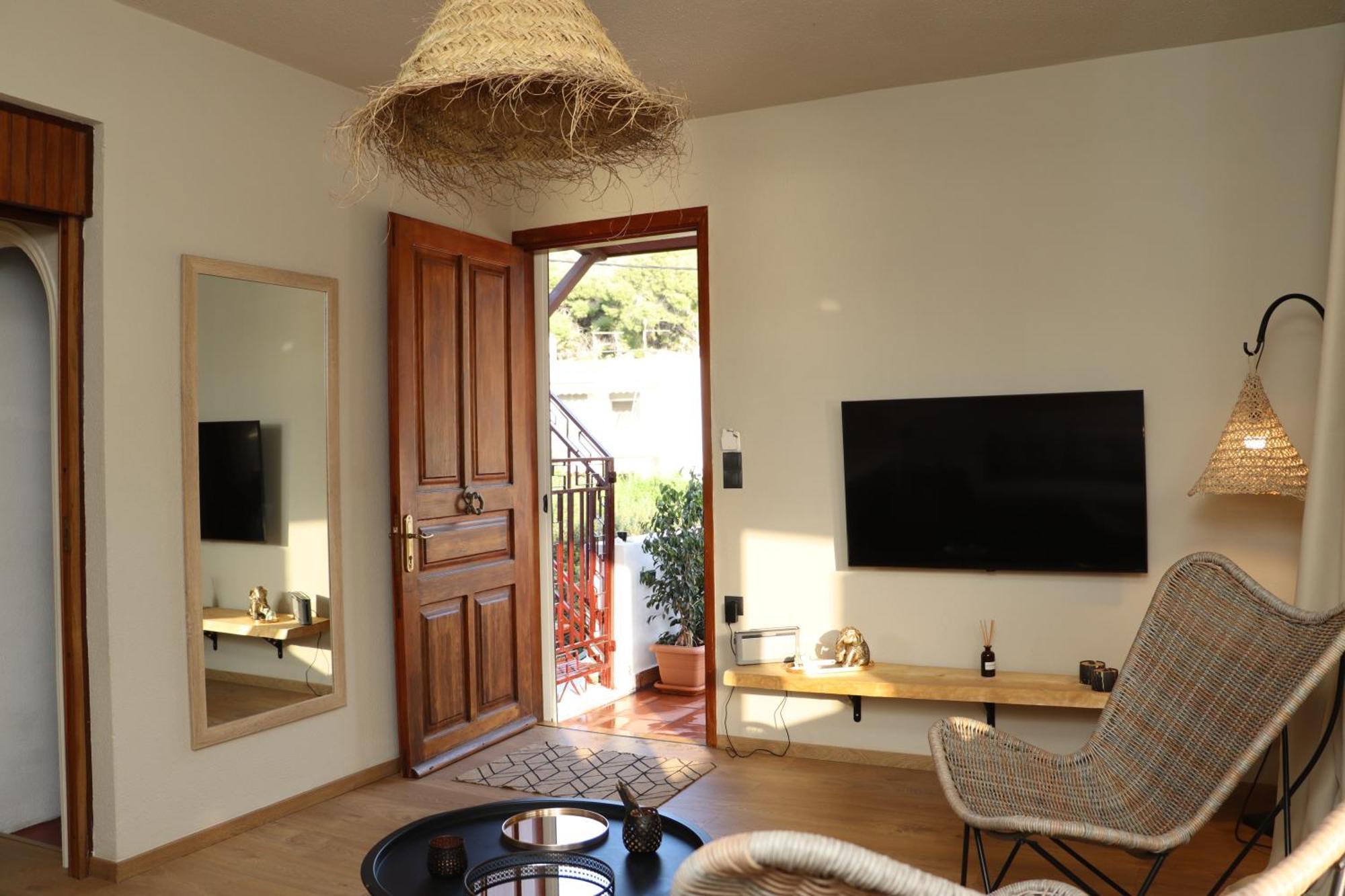 Seaview Apartment - Poros Relaxing Beachfront Flat Poros Town Dış mekan fotoğraf
